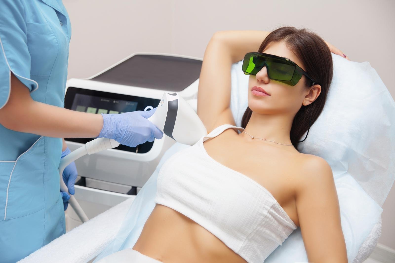 Séance d'épilation laser des aisselles chez Elite Laser